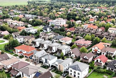 Casă cu 5 camere cu Teren 350 Mp în Corbeanca