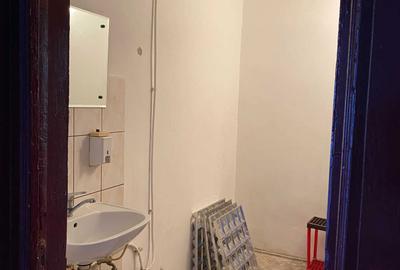 Spațiu comercial, de 70 mp, în Central - 4