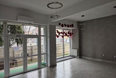Spațiu comercial, de 100 mp, în Central - 4