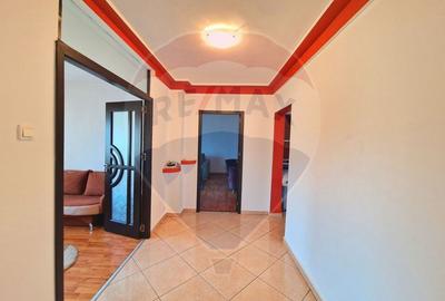 Apartament cu 4 camere decomandat, mobilat în 13 Septembrie - 8