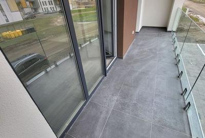 Bloc Nou. Etaj 1. Decomandat. Bucatarie Inchisa. Asfalt - 12