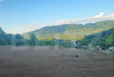 Teren de 14010 mp, în Central - 4