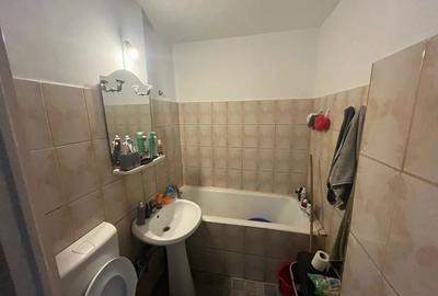 Inchiriez sau vand apartament 2 camere , confort 1 decomandat etaj 6 10. Pret vanzare 47.000 - 5