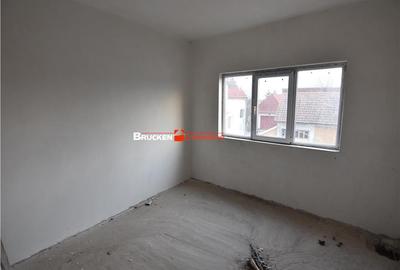 Casă cu 9 camere cu Teren 2403 Mp în Central - 16