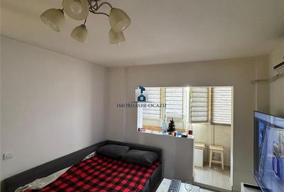 Apartament cu 3 camere semidecomandat în Berceni - 1