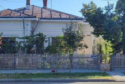 Casă cu 5 camere cu Teren 600 Mp în Central - 2