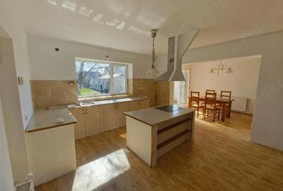 Casă cu Teren 500 Mp în Central