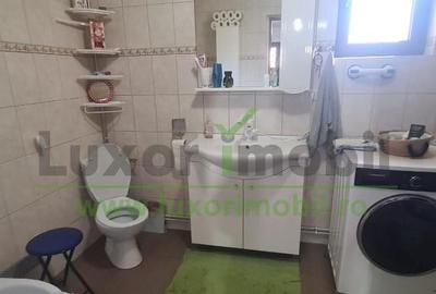 Casă cu 5 camere cu Teren 684 Mp în Podu Roș - 1