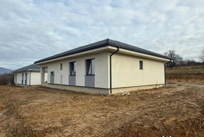 Casă cu 5 camere cu Teren 530 Mp în Satu Nou de Jos - 9