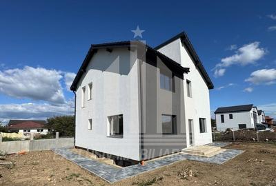 Casă individuală cu 4 camere cu Canalizare în Cetate - 1