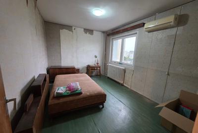 Titan, 5 minute metrou, pe strada Adjud, bloc reabilitat, decomandat, - 5