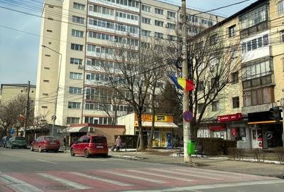 Apartament cu 3 camere decomandat în Micro 6 - 1