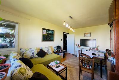 Apartament cu 3 camere decomandat, mobilat în Steaua