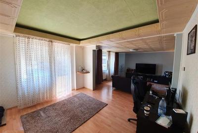 Apartament cu 3 camere semidecomandat în Eminescu