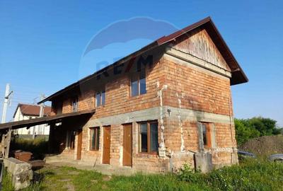 Casa 5 camere, teren 4748 m2 de vanzare - Varadia de Mures - 2