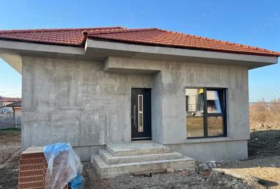 Casă individuală cu 4 camere cu Canalizare în Micești - 2