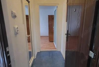 Vand apartament cu o camera, situat la etajul 3, in cartierul Micro 40 in spatele pie?ei. - 4