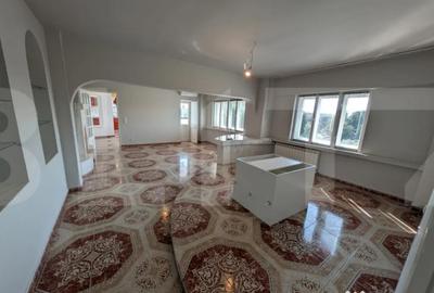 Apartament cu 4 camere decomandat în Banu Mărăcine - 3