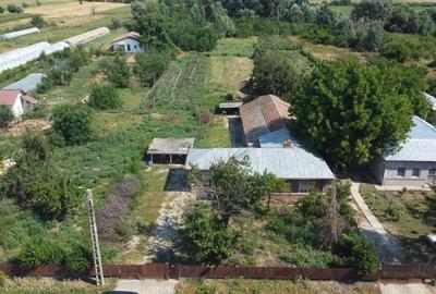 Casă cu 6 camere în Crivăț - 4