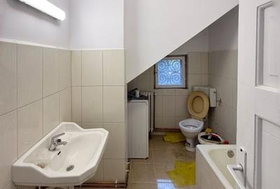 Ultracentral Ploiesti - parter de vila cu sarmul anilor '50 - 3