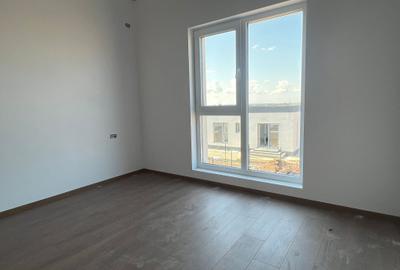 Vila - 4 camere - in ansamblu rezidential-3 bai - apa curenta- str asfaltata - 3