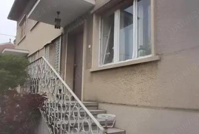 Casă cu 5 camere în Bălcescu