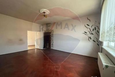 Casă cu 7 camere cu Teren 242 Mp în Șelimbăr