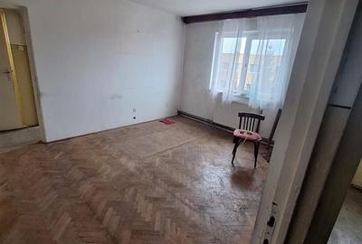 Apartament cu 2 camere semidecomandat în Florilor