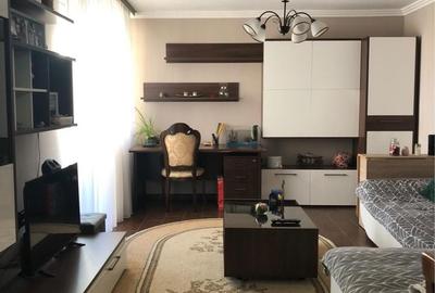 Apartament cu 3 camere decomandat în Central - 2