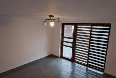 Spatiu compercial 40 m2, strada Dezrobirii, zona piese auto bloc turn. - 4