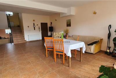 Casă cu 10 camere cu Teren 700 Mp în Durău - 5