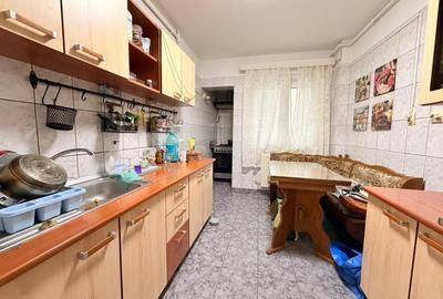 APARTAMENT 4 CAMERE DE VANZARE - 200 M METROU APARATORII PATRIEI - 11