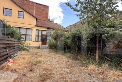 Casă cu 4 camere cu Teren 344 Mp în Central