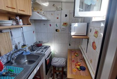 Apartament 2 camere, etaj 4/4, zona Școala 8 Constanța - 2