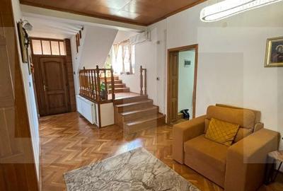 Casă cu 7 camere cu Teren 393 Mp în Central