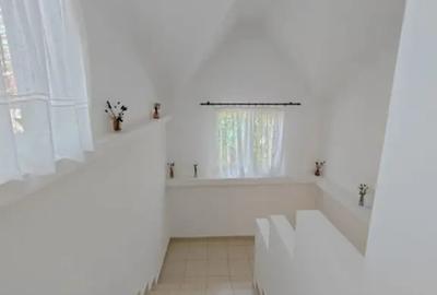 Casă cu 5 camere cu Teren 400 Mp în Bereasca