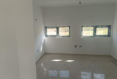 Casă cu 4 camere în Ipotești - 1