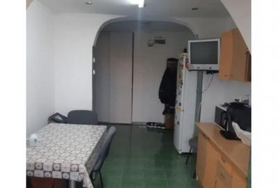 Apartament cu 3 camere decomandat în Apărătorii Patriei - 2