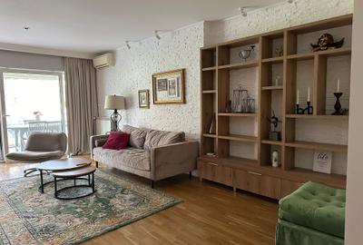 Apartament cu 3 camere semidecomandat, mobilat în Pipera