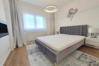 Apartament cu 2 camere semidecomandat, mobilat în Decebal