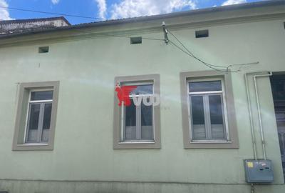 Casă individuală cu 5 camere cu Teren 688 Mp în Circumvalațiunii - 1