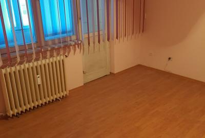 Apartament cu 3 camere semidecomandat în Dărmănești - 1