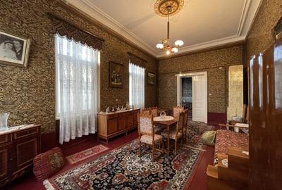 Casă cu 5 camere în Orașul Vechi