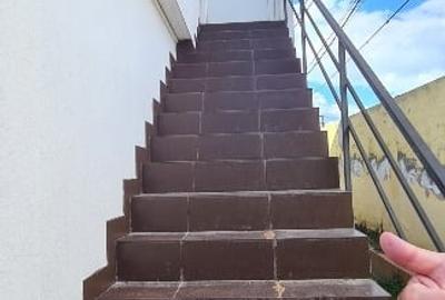 Casă individuală cu 5 camere cu Canalizare în Km 4-5 - 6