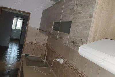 Vand apartament cu 4 camere decomandate in Caransebe?, cartier Pipirig, et.4 - 10