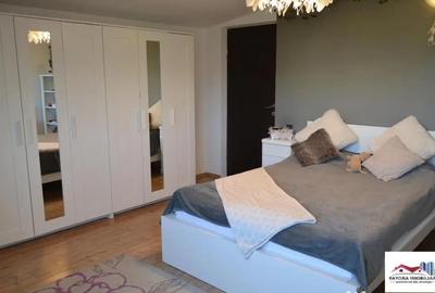 Casă cu 7 camere cu Teren 400 Mp în Central