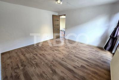 Casa de vanzare cu 6 camere 2 parcari curte libera 200 mp in Selimbar - 5