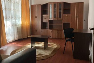 Inchiriez apartament 2 camere, decomandat, cartier Zorilor, str Padurii - 7