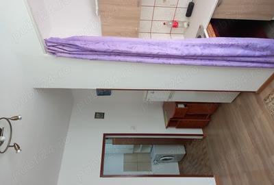 Gars sud 21 mp. Etaj 2, de pe revolu?iei langa circa sud - 4