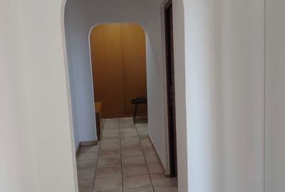 Apartament cu 3 camere decomandat în Micro 6 - 5